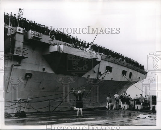 1956 Press Photo Judy Gibbs waves to British Tommies aboard HMS Theseus