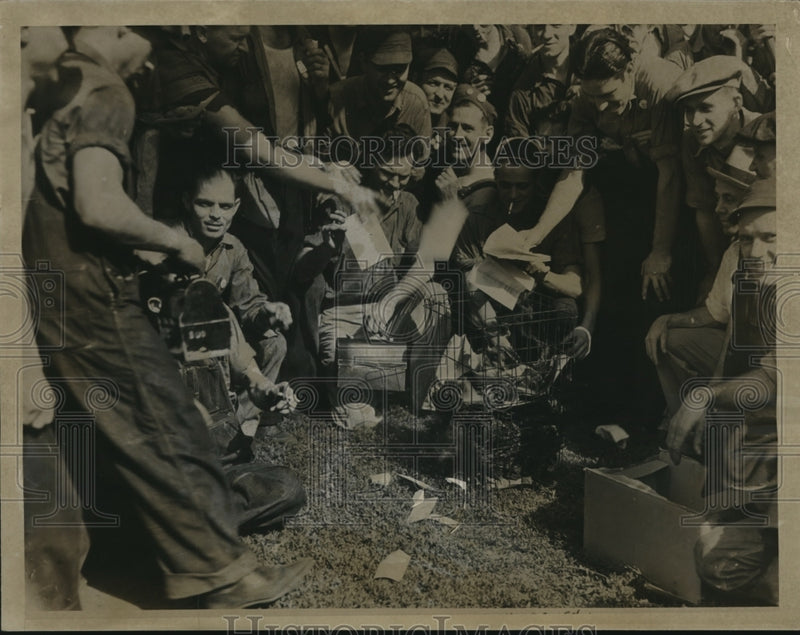 Load image into Gallery viewer, 1937 Press Photo CIO Union employees demonstrate at the Ford Plant in Kansas
