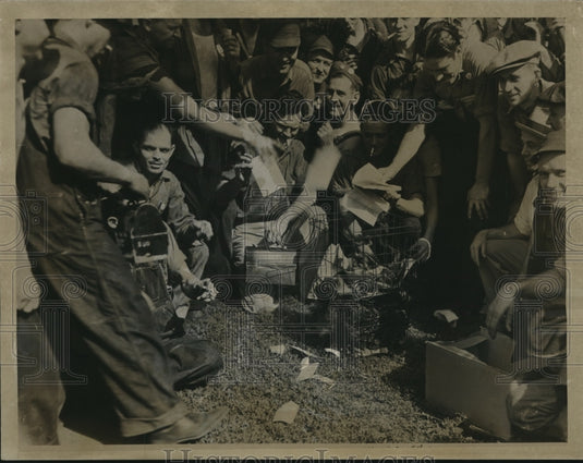1937 Press Photo CIO Union employees demonstrate at the Ford Plant in Kansas
