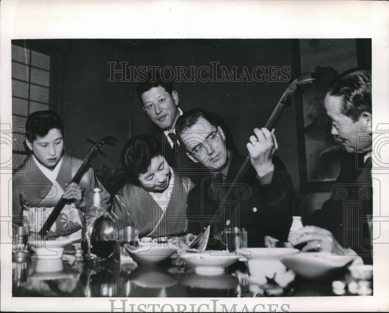 Load image into Gallery viewer, 1946 Press Photo S. Yamahata,President of Sun News Photo and H.Tanaka
