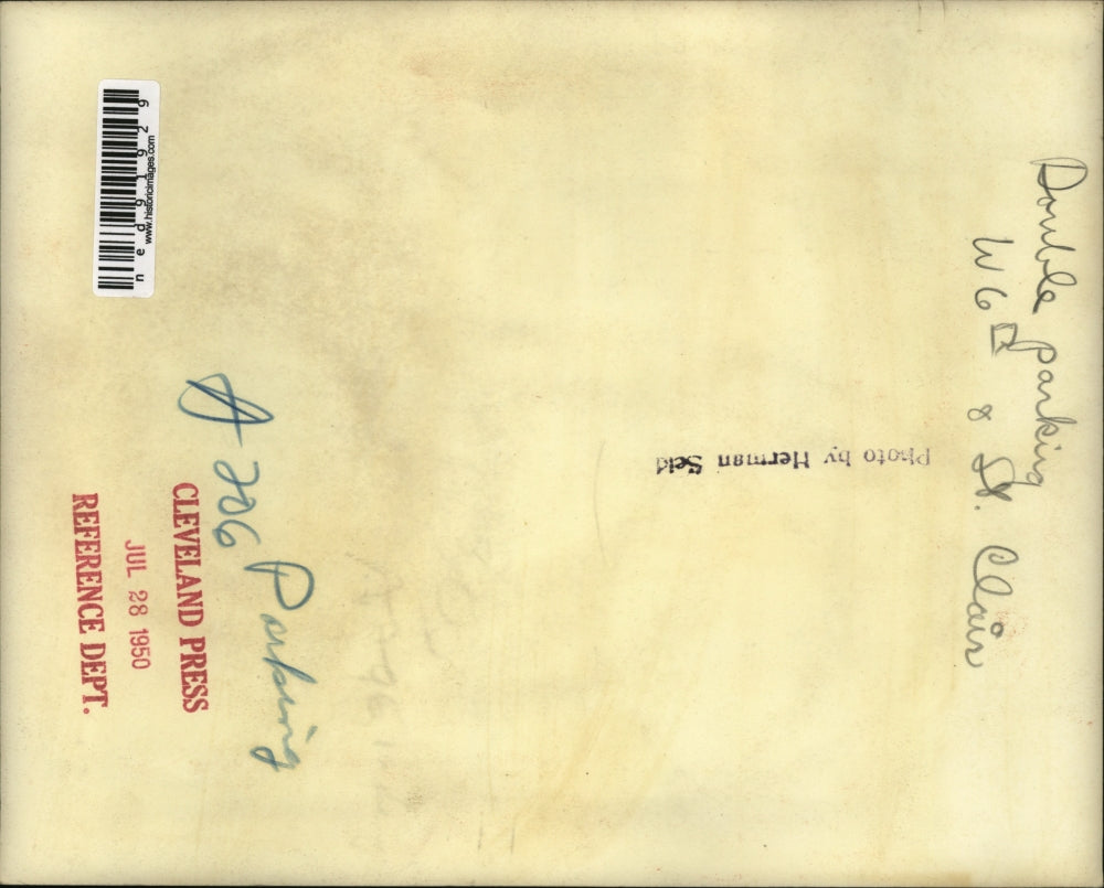 1950 Press Photo Automobile doing double-parking at west of Saint Clair