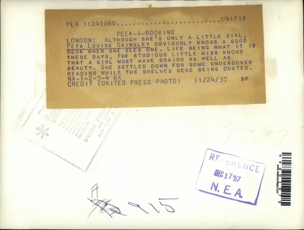 1957 Press Photo Peta Louise Skingley settled down for some undercover reading