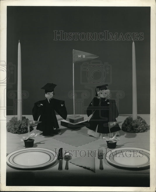 1971 Press Photo Graduation paper dolls for the party displayed on the table