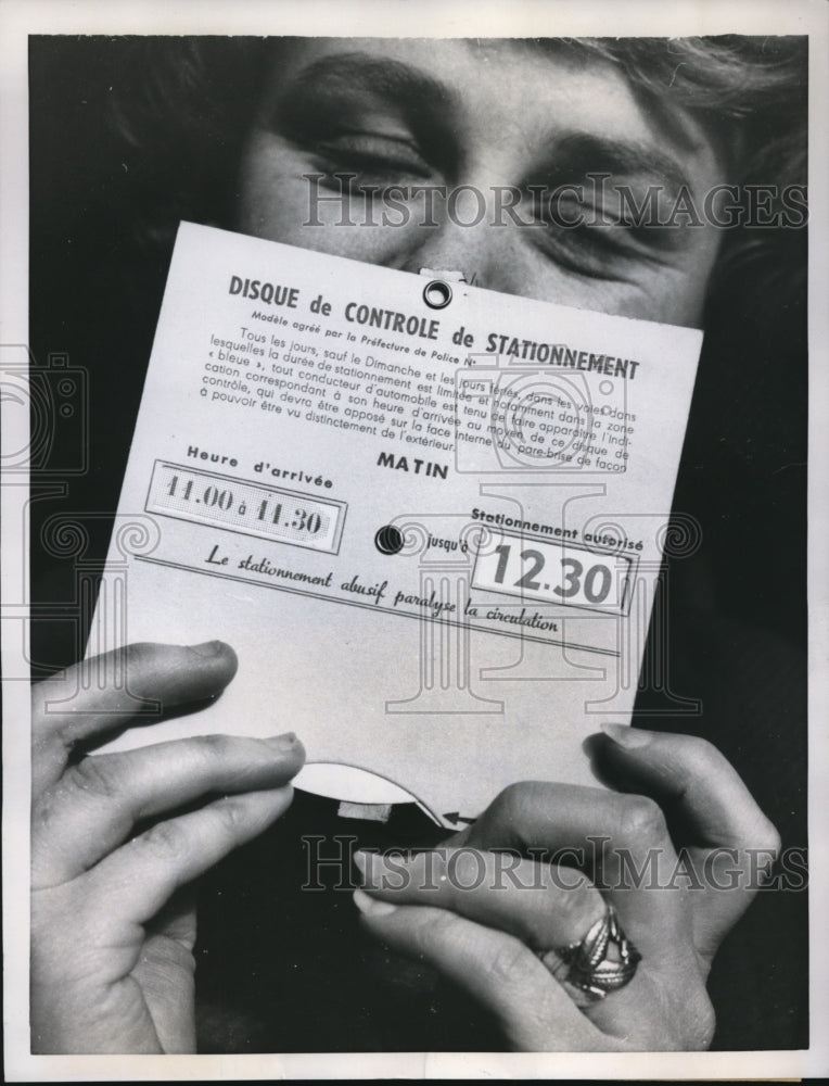 1957 Press Photo A female driver turns the disk mounted inside the cuter cover
