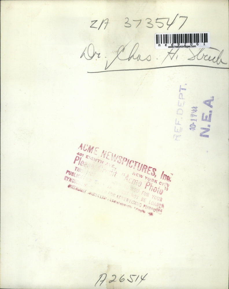 1944 Press Photo Dr. Chas H. Staub posed for a photo opportunity