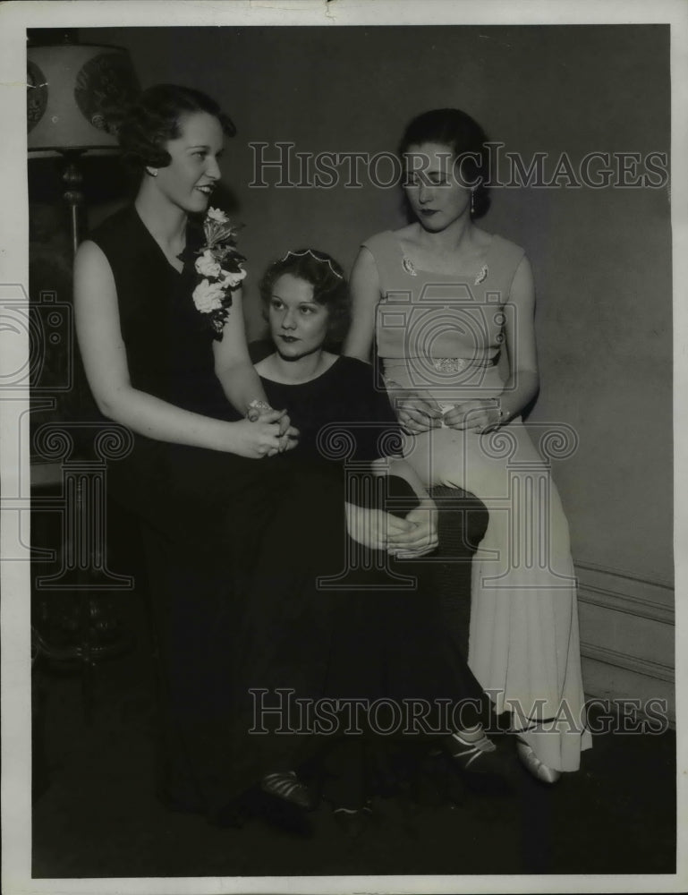 1934 Press Photo Rosemary Whearly, Marguerite Borkowski, and Ann Terghain.