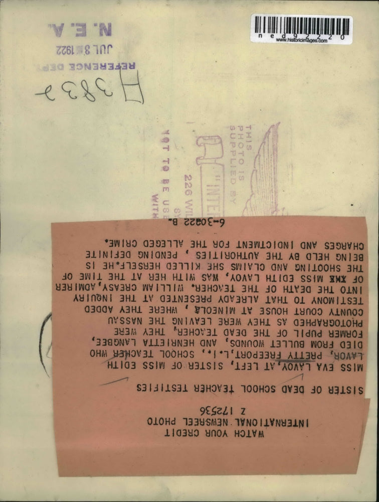 1922 Press Photo id Miss Eva Lavoy (C) testified in her trail.