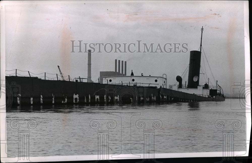 1963 Press Photo A view of the Lake front breakwater