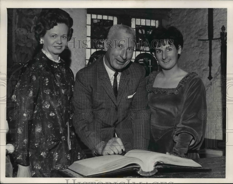 Load image into Gallery viewer, 1966 Press Photo of Mr. and Mrs. Nelson Fletcher
