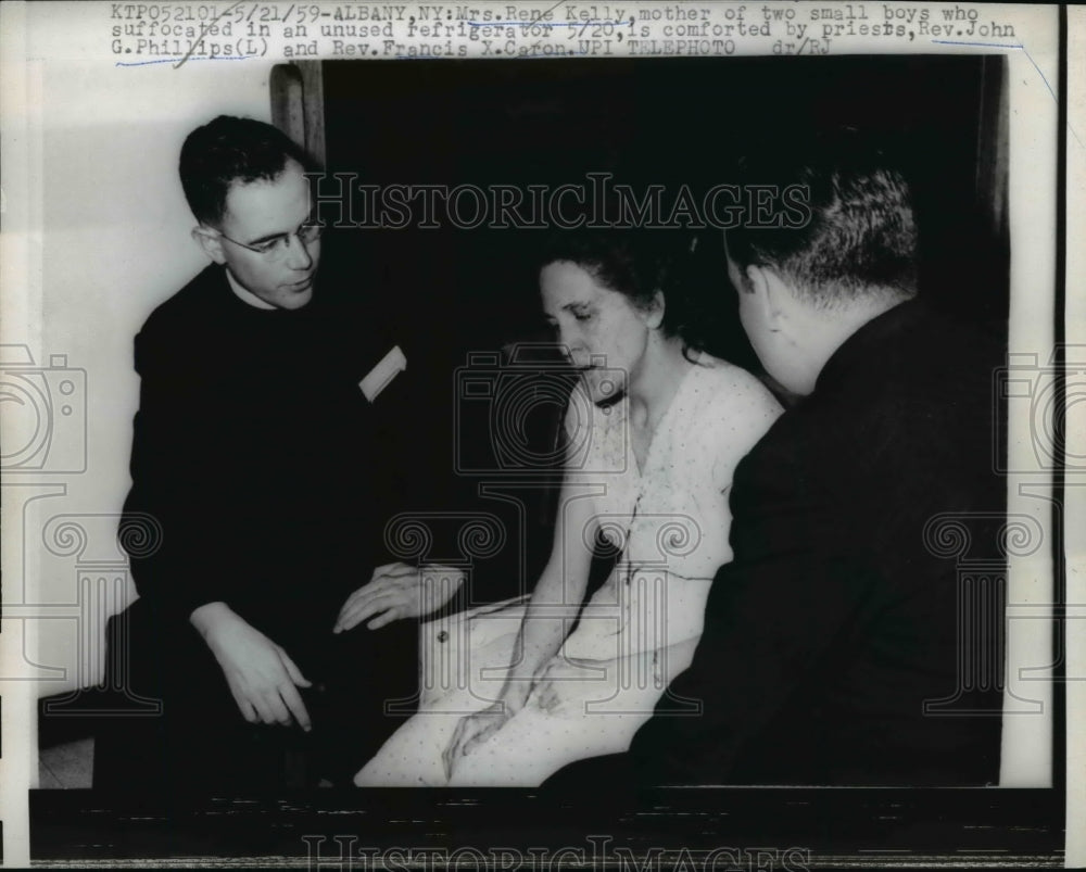 1959 Press Photo A priest and members of the congregation.