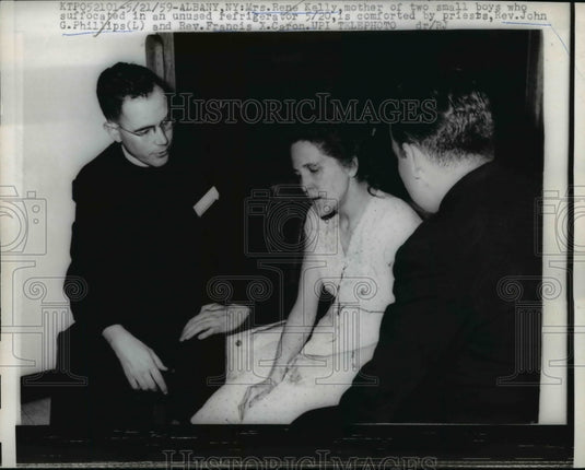 1959 Press Photo A priest and members of the congregation.