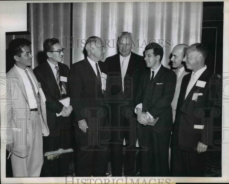 Load image into Gallery viewer, 1957 Press Photo Surgeons attends the Annual Congress for Surgeons

