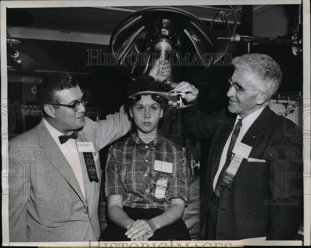 1957 Press Photo Dr.M.M.Tenterow,Miss Hansen and Dr.Charles H. Arnold