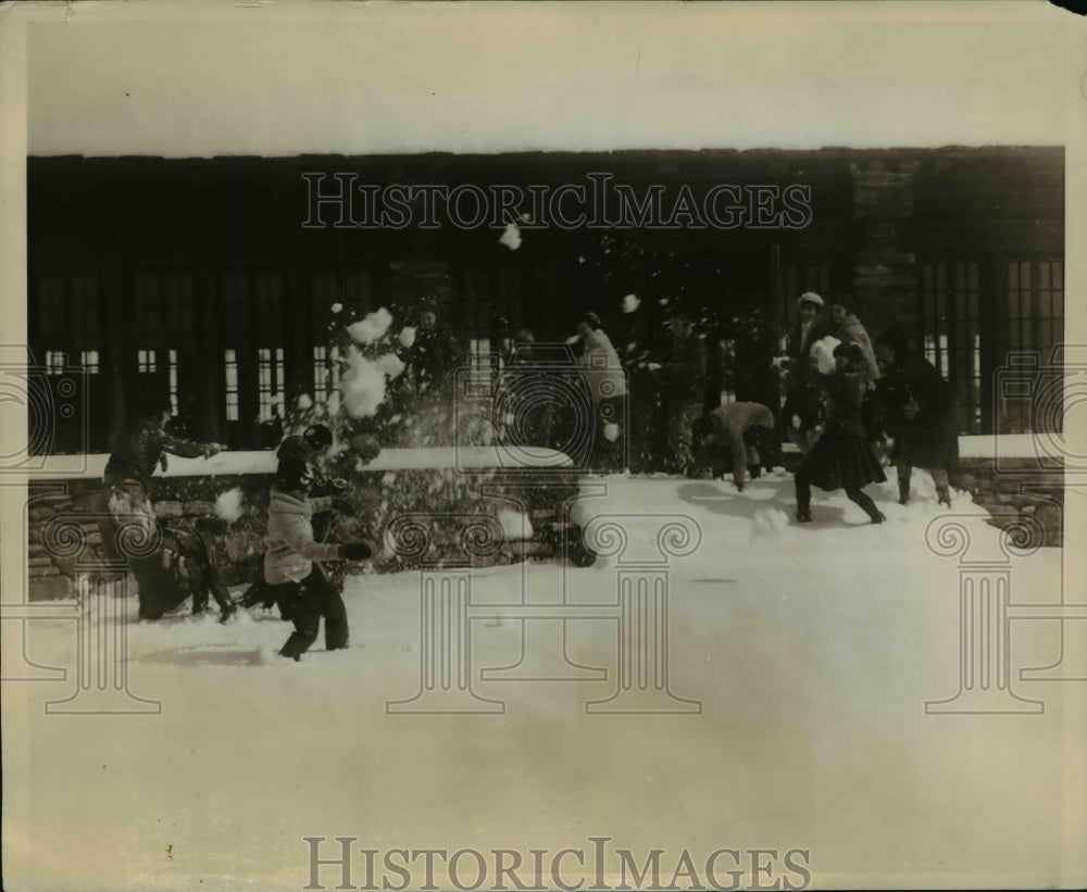 1928 Press Photo Westchester County Girls on their winter sport - ned92800