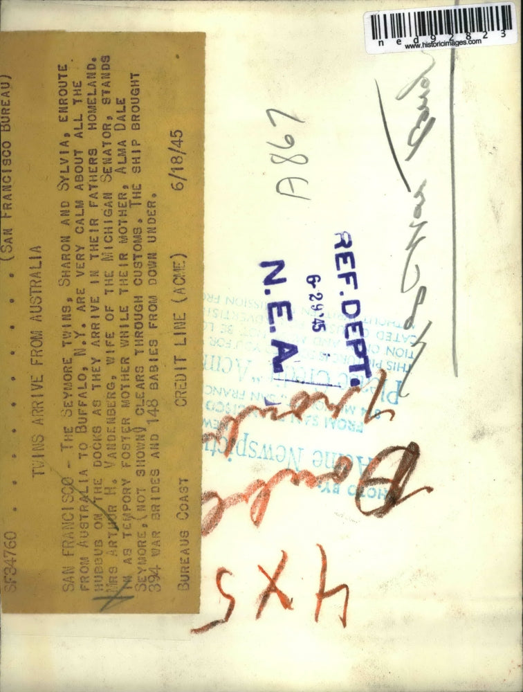 1945 Press Photo Seymore Twins, Sharon & Sylvia arrived from Australia