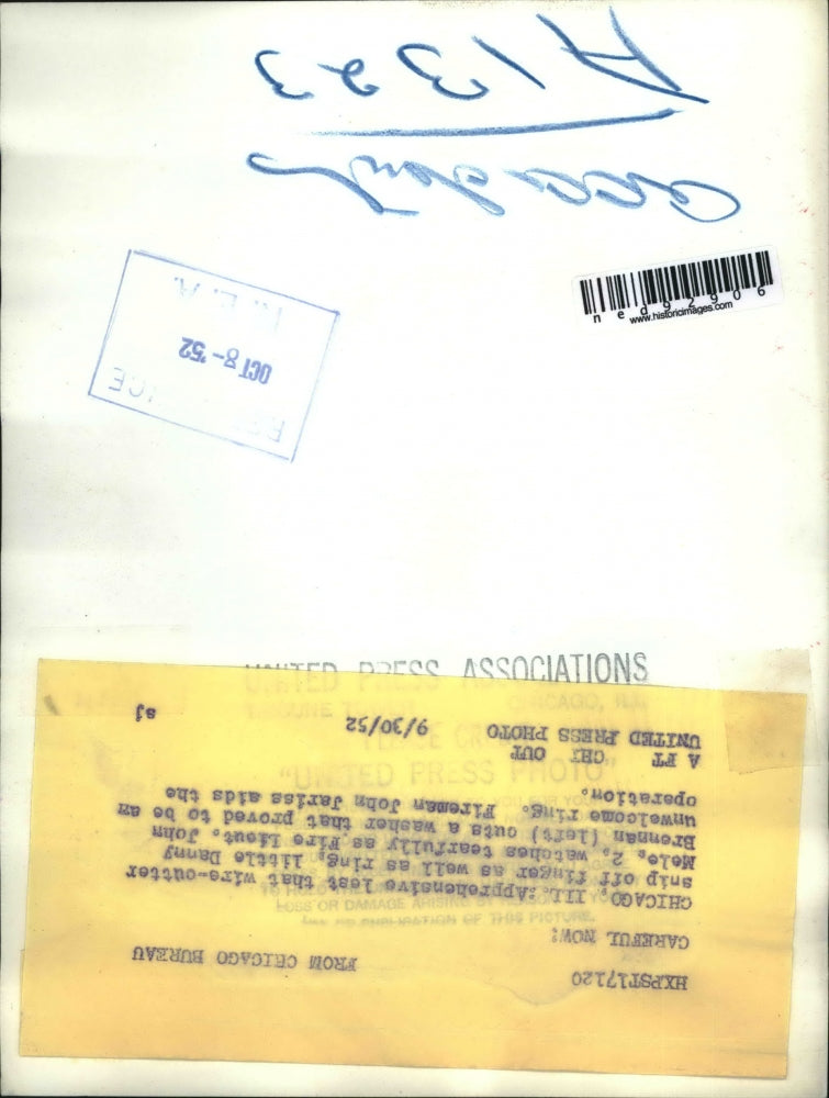 1952 Press Photo John Brennan cutting a washer used as a ring from a finger.