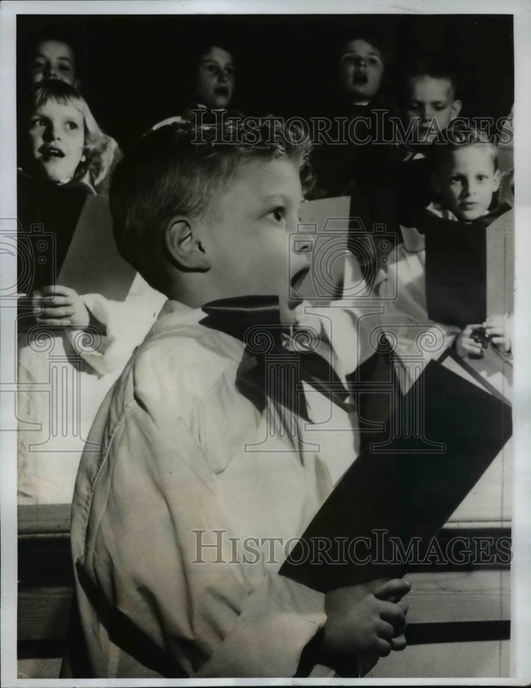 1961 Press Photo of the German Street St. Vincent's home choir.