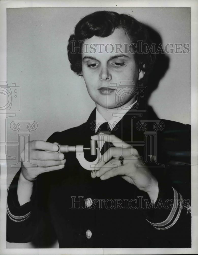 Load image into Gallery viewer, 1958 Press Photo Lt.Lucille Kuhn,first wave officer sent to college by Navy
