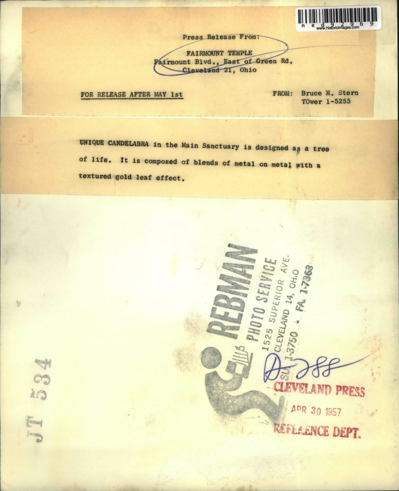 1957 Press Photo Unique candelabra in the Main Sanctuary of Fairmount Temple