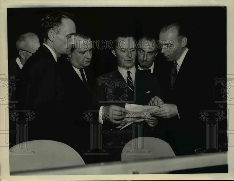 Load image into Gallery viewer, 1956 Press Photo United Nations NY Frances Louis De Guiringaud &amp; adcisors

