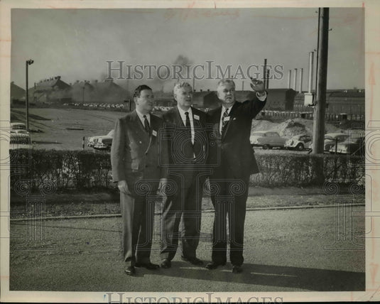 1953 Press Photo Fairless, McDonaldm Mubford of Cuyahoga Ohio - ned93140