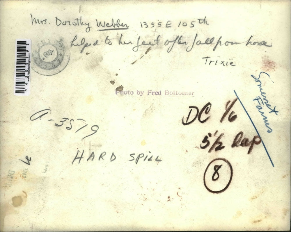 1947 Press Photo Mrs. Dorothy Webber being helped after falling from her horse.