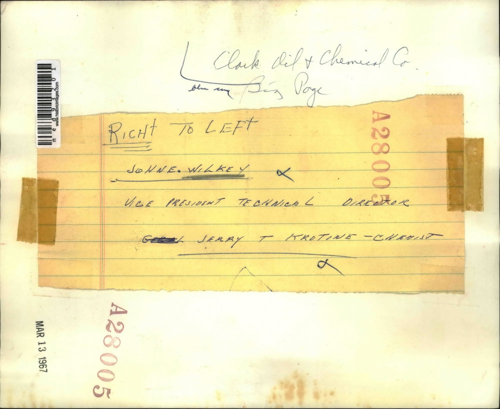 1967 Press Photo John E Wilkey VP Tech Director & Jerry Krotine chemist