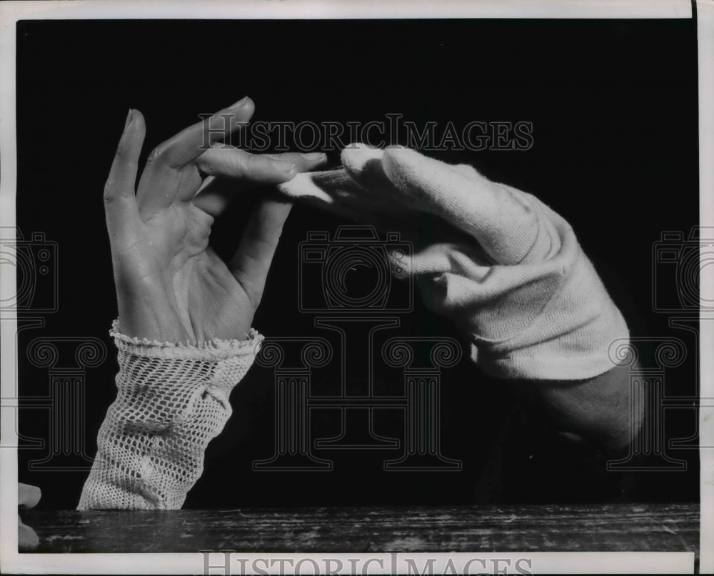 1952 Press Photo of Les Marionettes Joly Troup, Hand Ballet.