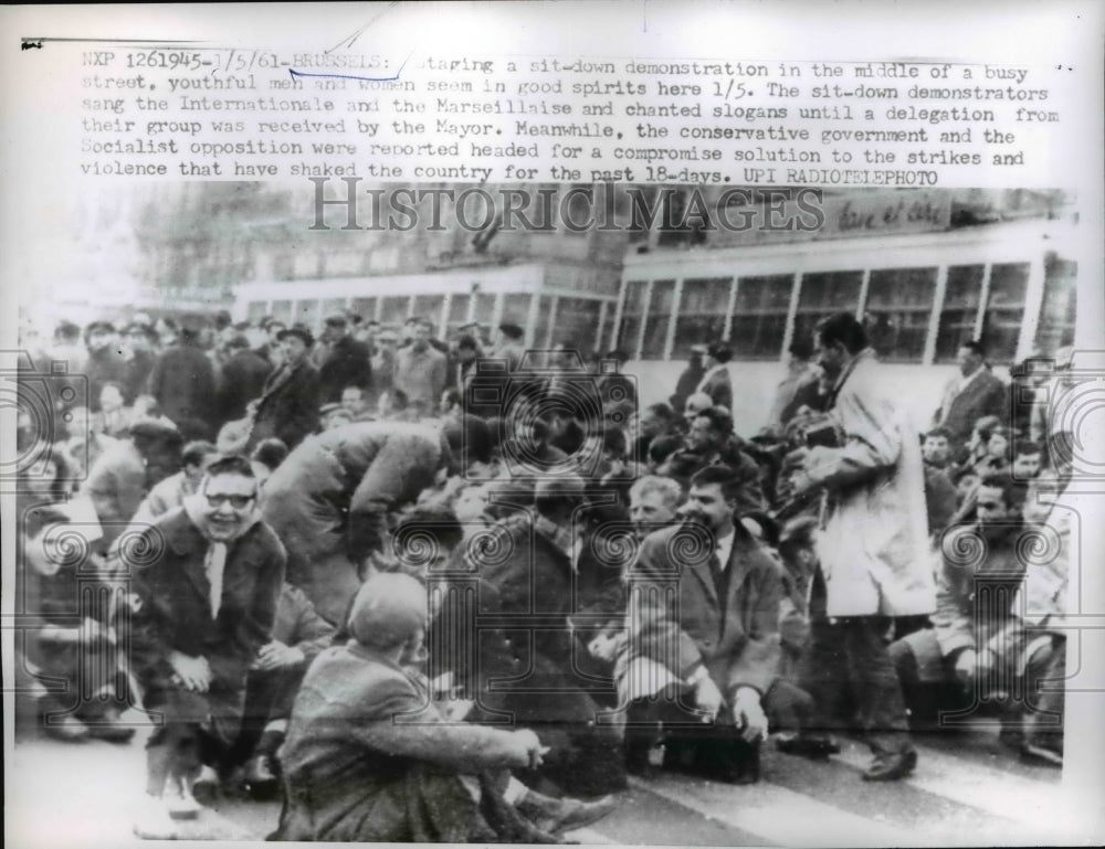 1961 Press Photo Brussels Belgium sit down protest vs France