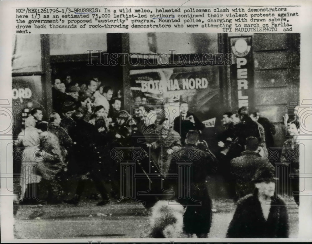 1961 Press Photo of helmeted policemen clashing with leftist strikers in Belgium