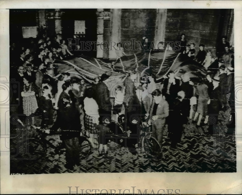 1944 Press Photo Parachute Dancing in Holland at Town Celebration- Historic Images