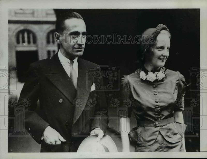 Load image into Gallery viewer, 1934 Press Photo Miss Jean Raymond &amp; Mr Eugene Mills Sheldon
