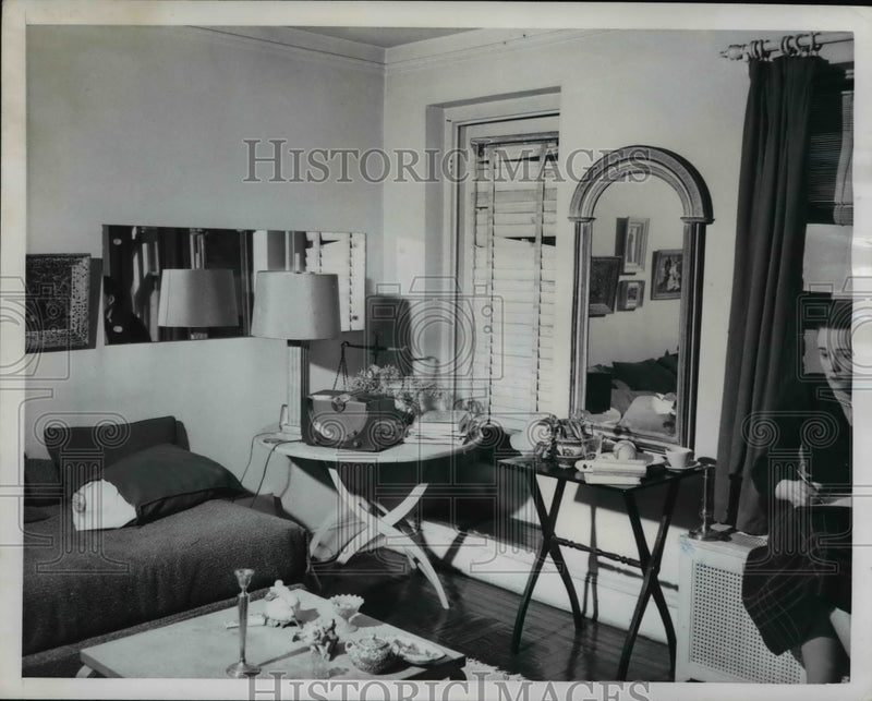 Load image into Gallery viewer, 1950 Press Photo A cluttered studio apartmeny after redecoration
