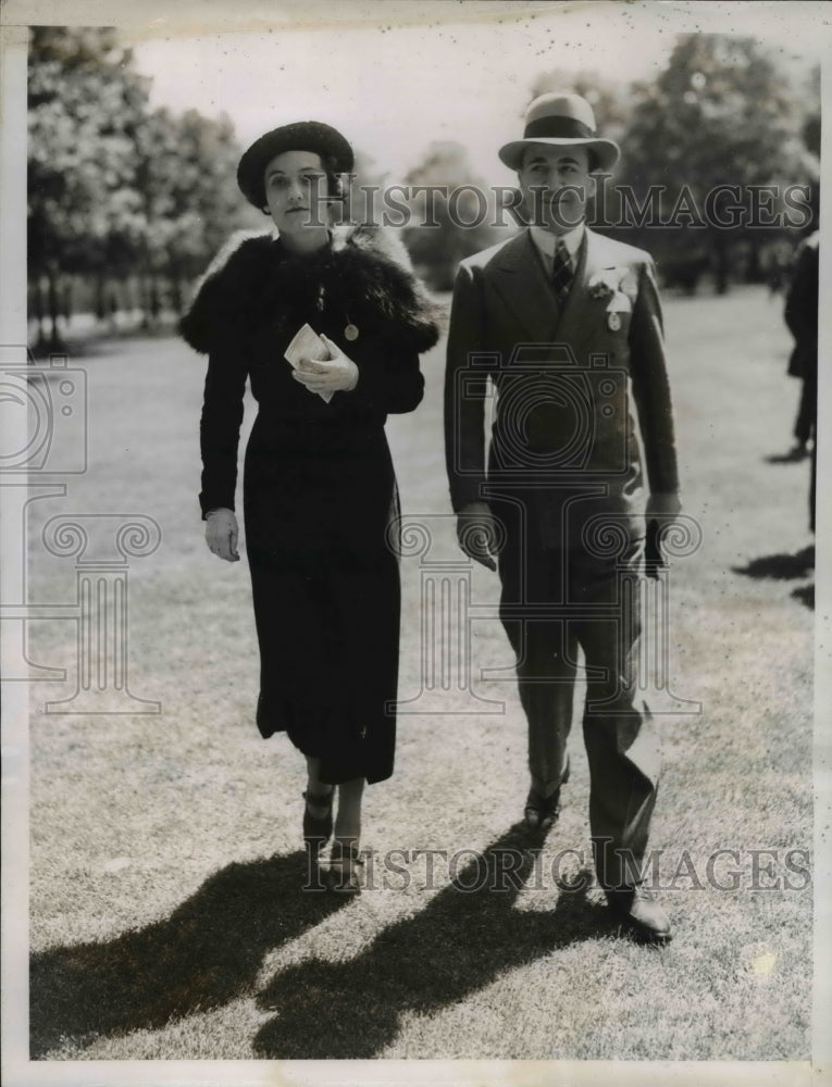 Load image into Gallery viewer, 1935 Press Photo Mrs James Russell Lowell &amp; Mr George Djamgoroff at Belmont Park
