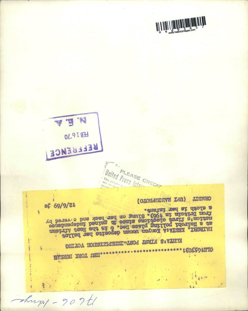 1969 Press Photo Kenyan Woman Deposits Her Ballot in Election