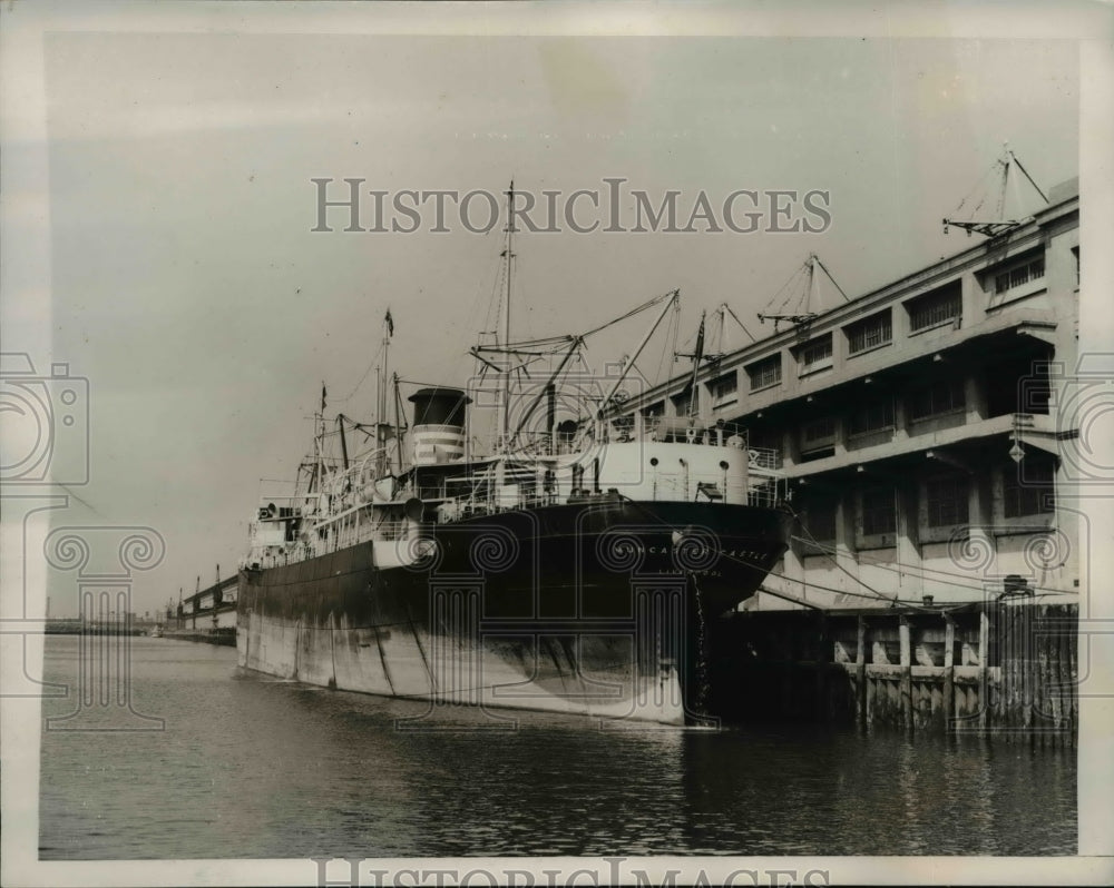 1939 Press Photo Boston Mass British ship Muncaster Castle at Army base docks- Historic Images