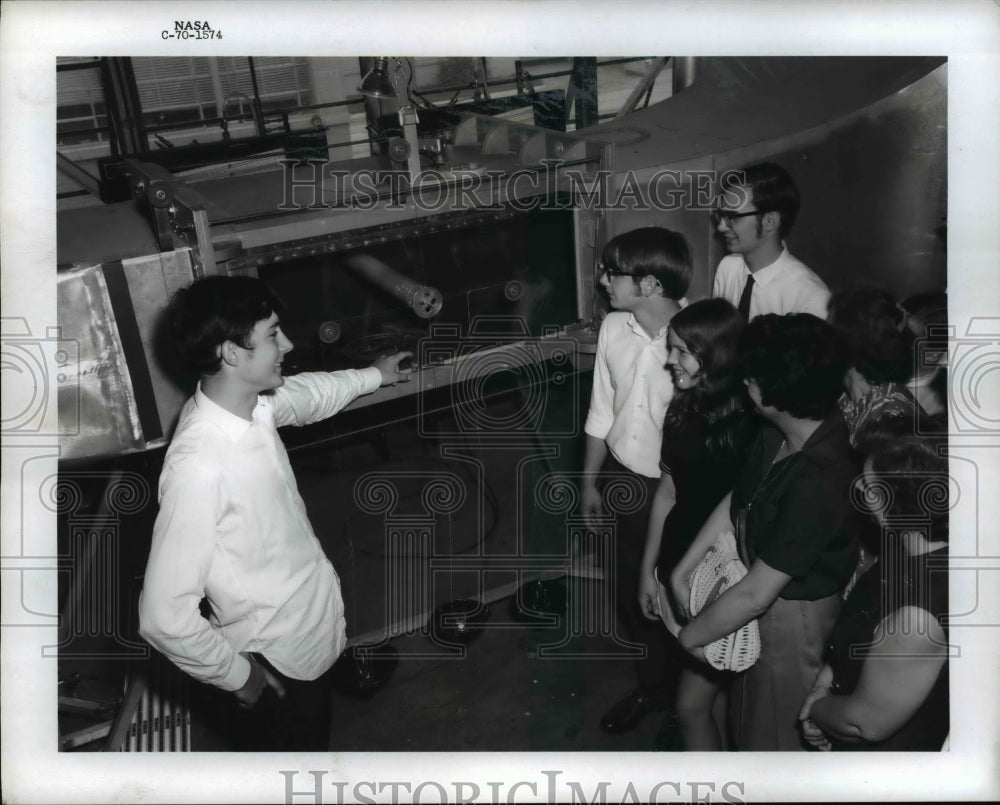 Press Photo Dace McMillan, Olmstead Falls HS &amp; Aerospace Wind tunnell in Ohio