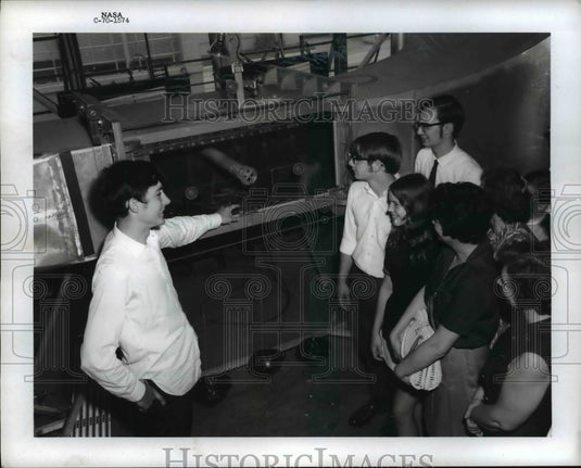 Press Photo Dace McMillan, Olmstead Falls HS & Aerospace Wind tunnell in Ohio