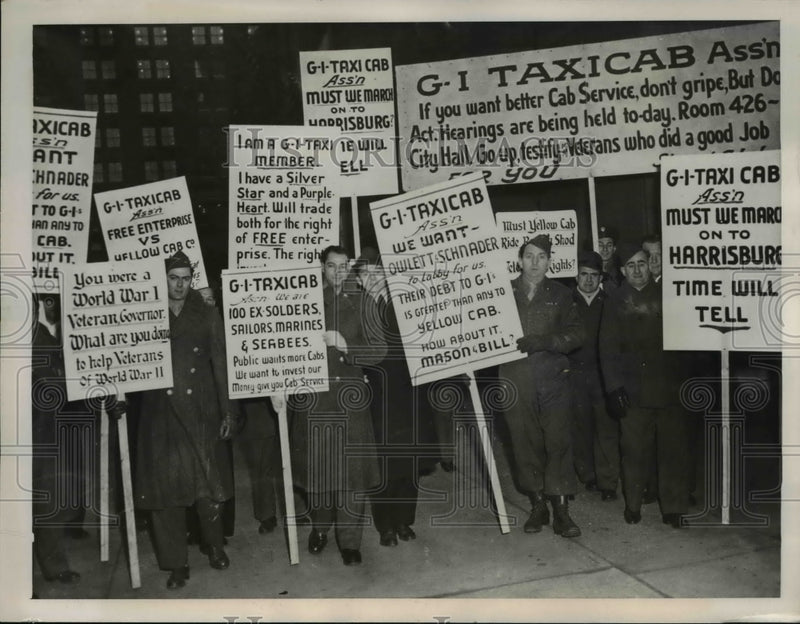 Load image into Gallery viewer, 1946 Press Photo Cabbie Veterans stage demonstration to drive own cabs Pa.

