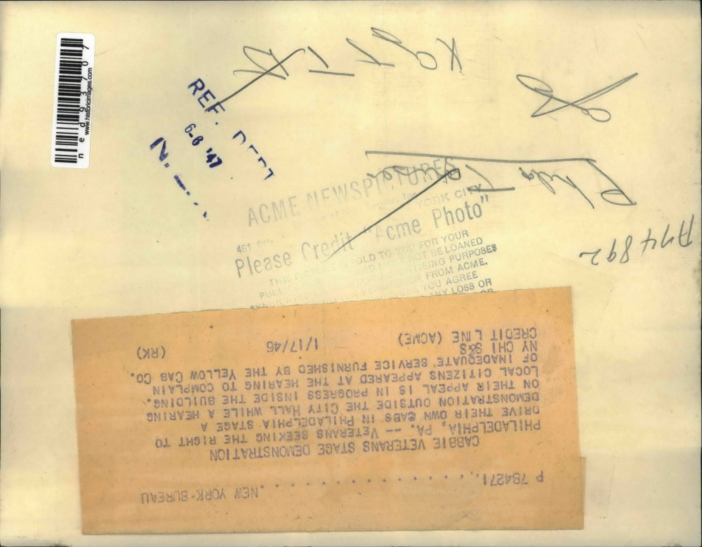 1946 Press Photo Cabbie Veterans stage demonstration to drive own cabs Pa.