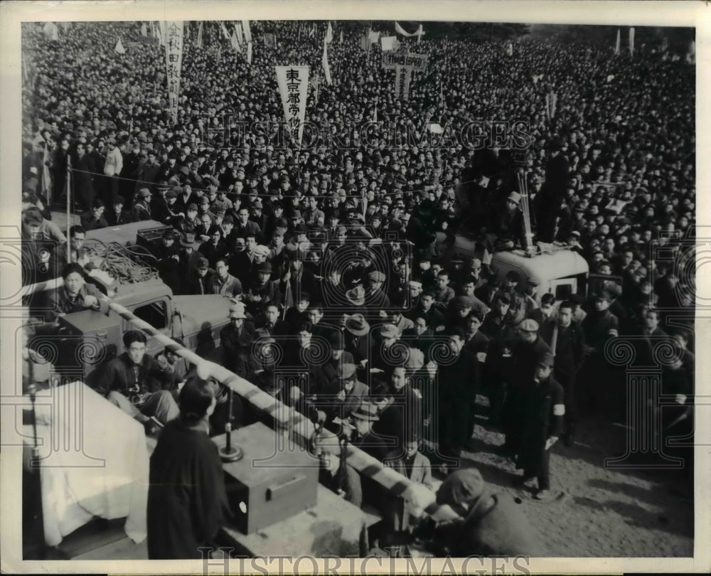 1947 Press Photo Imperial Palace Plaza Tokyo Japan Over 50,000 Protesting- Historic Images