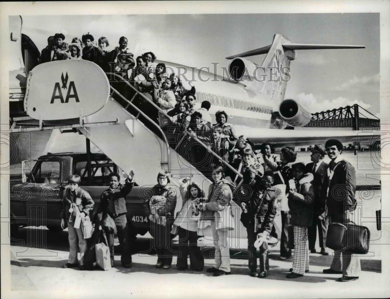 Load image into Gallery viewer, 1976 Press Photo 5th and 6th grade Cleveland students go to the French Alps
