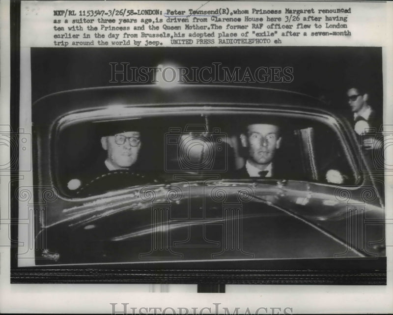 Load image into Gallery viewer, 1958 Press Photo of Peter Townsend (R) who Princess Margaret renounced as a
