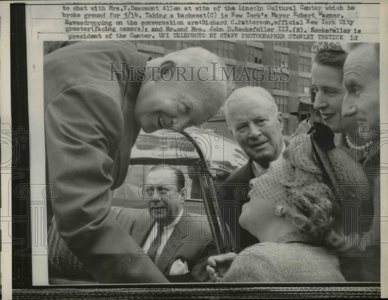 Load image into Gallery viewer, 1959 Press Photo President Dwight D. Eisenhower at Lincoln Cultural Center
