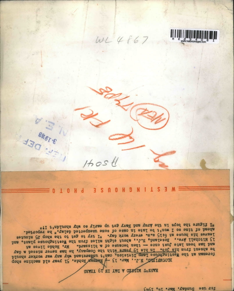 1943 Press Photo 19-Year Westinghouse Lamp Division Foreman Herman Rohde