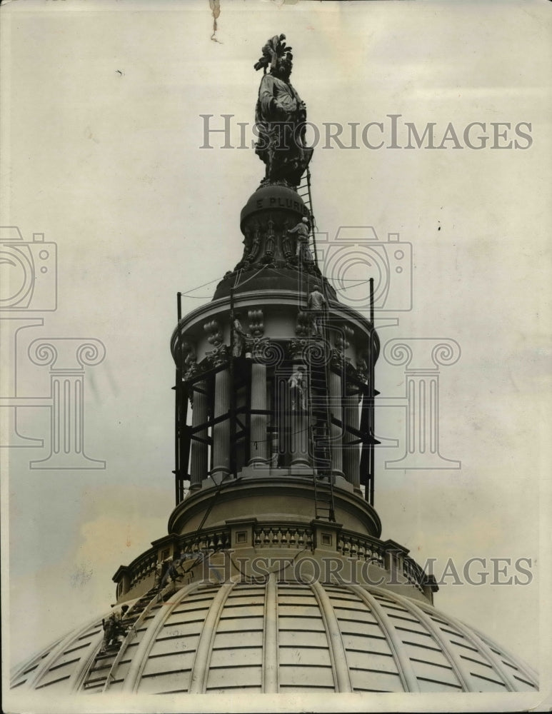 1931 Press Photo Capito bld statue Godess of Freedom replaced