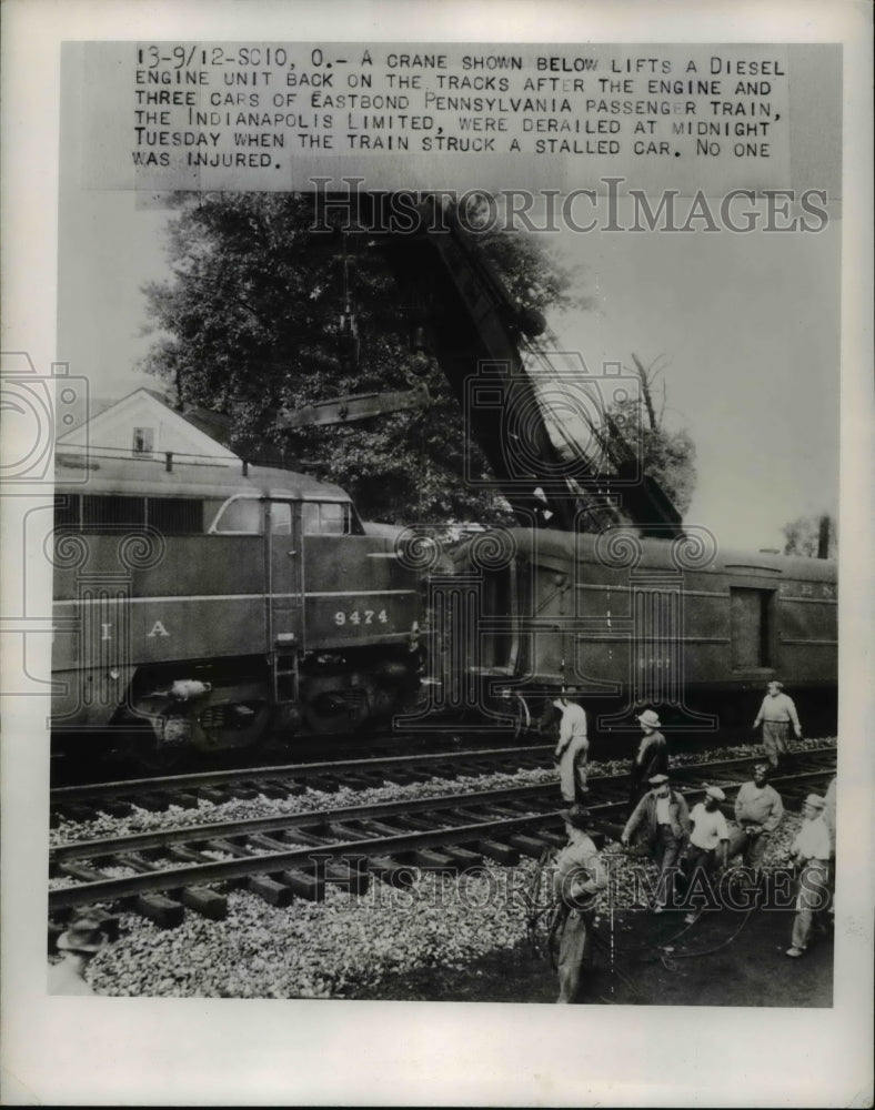 1950 Press Photo Crane Lifts Diesel Train Engine Indianapolis Limited onto Track