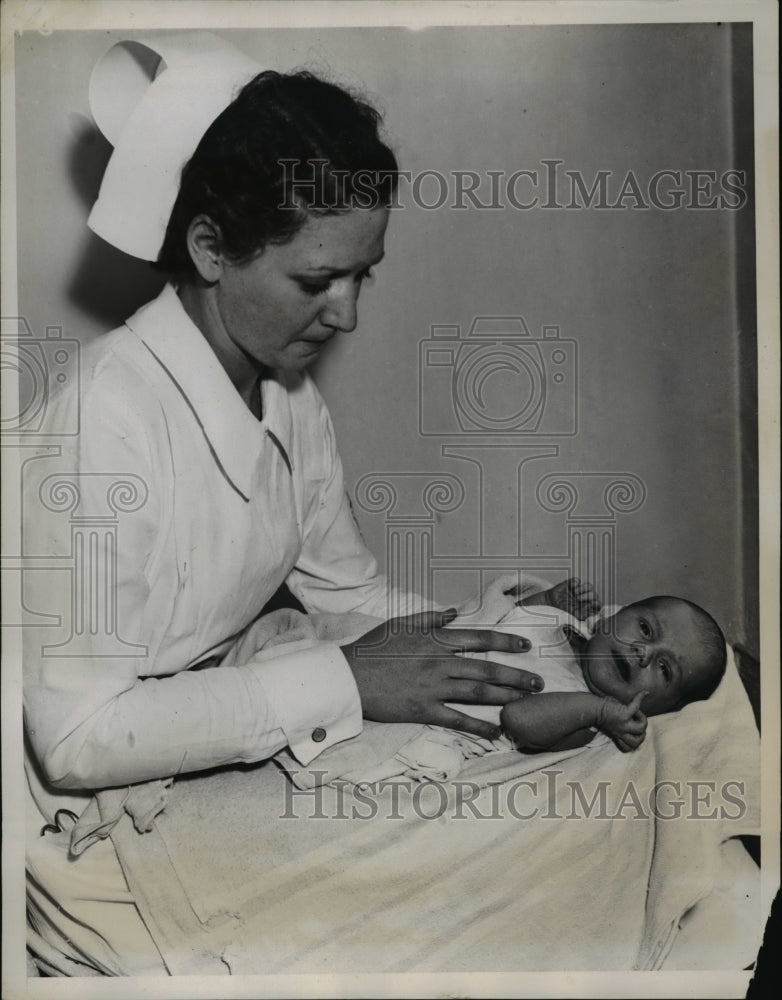 Load image into Gallery viewer, 1934 Press Photo Harry Trinity 4 Week Old Abandoned Baby Trinity Chapel
