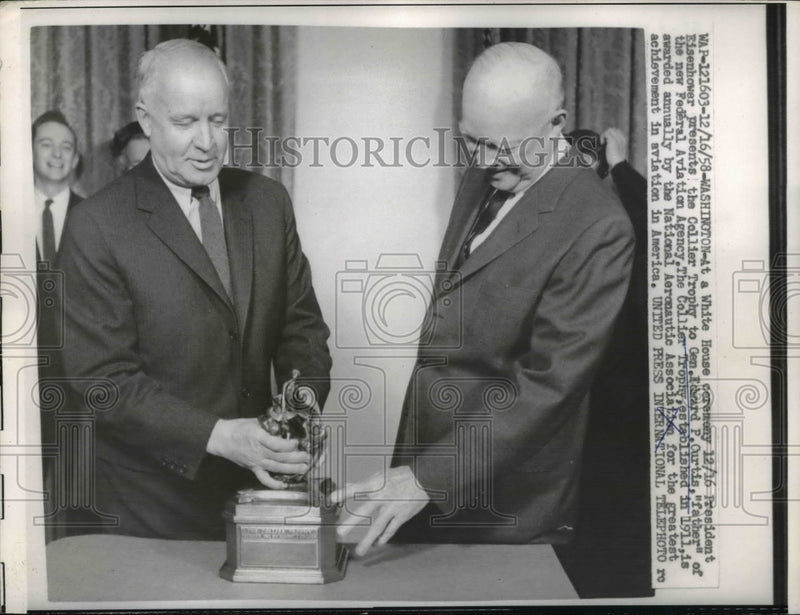 Load image into Gallery viewer, 1958 Press Photo President Eisenhower &amp; General Edward P Curtis
