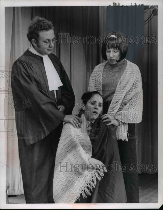 1970 Press Photo Mentor High School Students in Play - ned94266